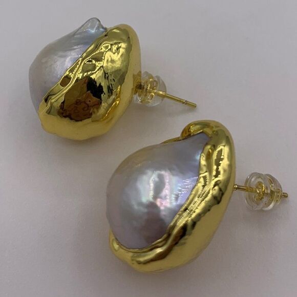Earrings, real pearls, gold plate, large size, stud style, NWOT, updated classic - Picture 5 of 15